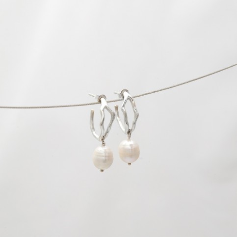 Loop Pearl Καρφωτά Σκουλαρίκια