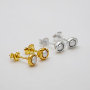 Pearly Studs