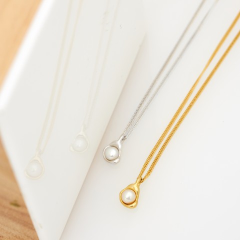 Small Pearl Necklace