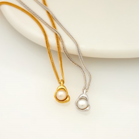 Small Pearl Necklace